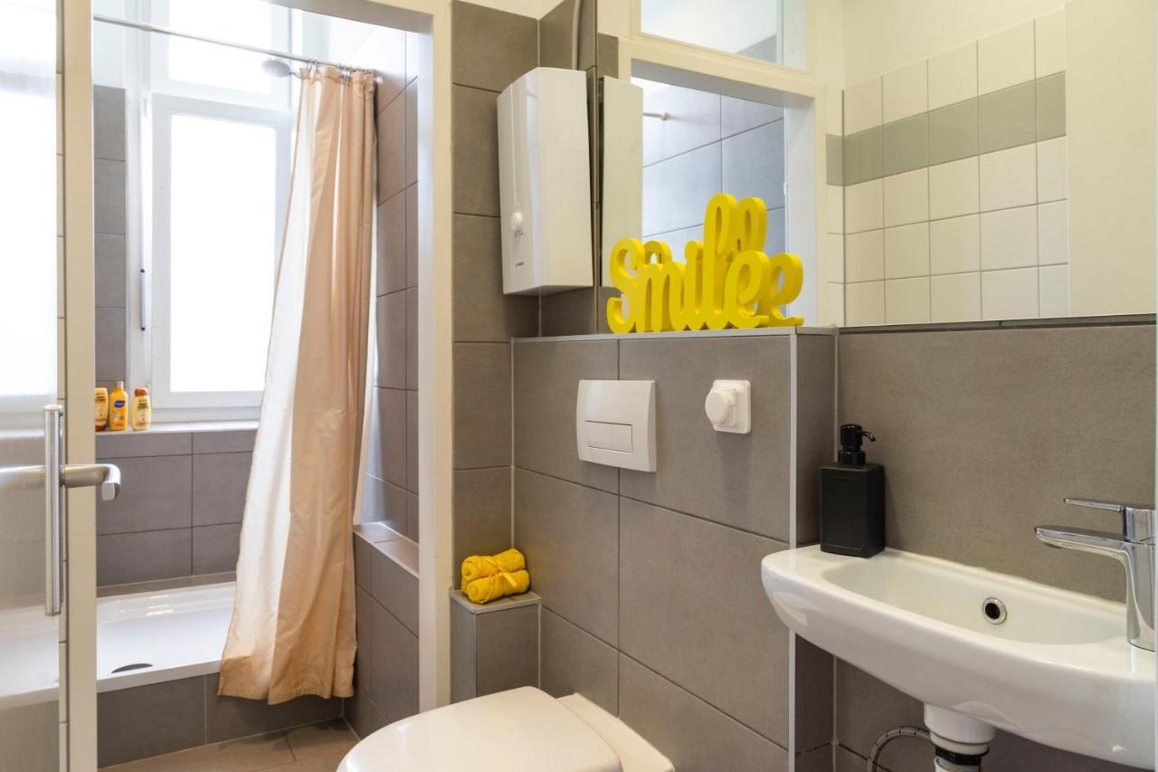 Central +3Br +Big Living Room Next To U-Station Berlin Eksteriør billede